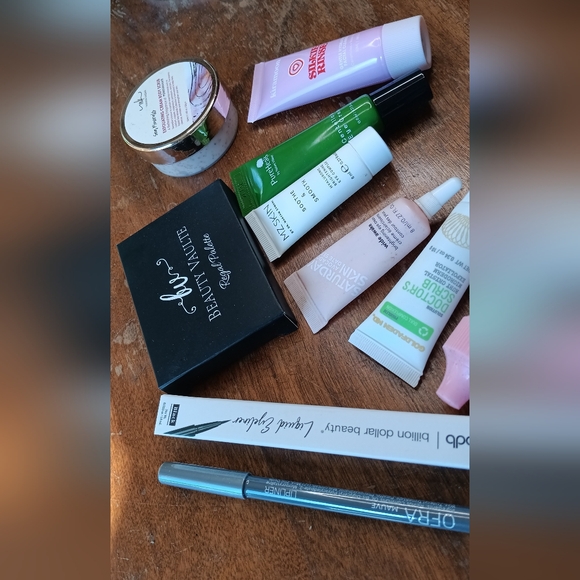 Beauty And Cosmetic Collection Of 10 Unopened  Brand Sample And Full Sizes Lot - Picture 3 of 10